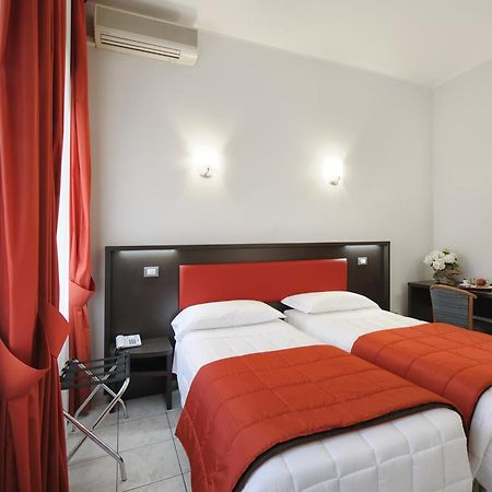 Hotel Al Corso Λενιάνο Δωμάτιο φωτογραφία