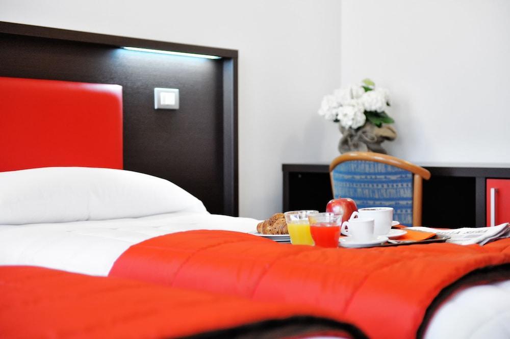 Hotel Al Corso Λενιάνο Εξωτερικό φωτογραφία