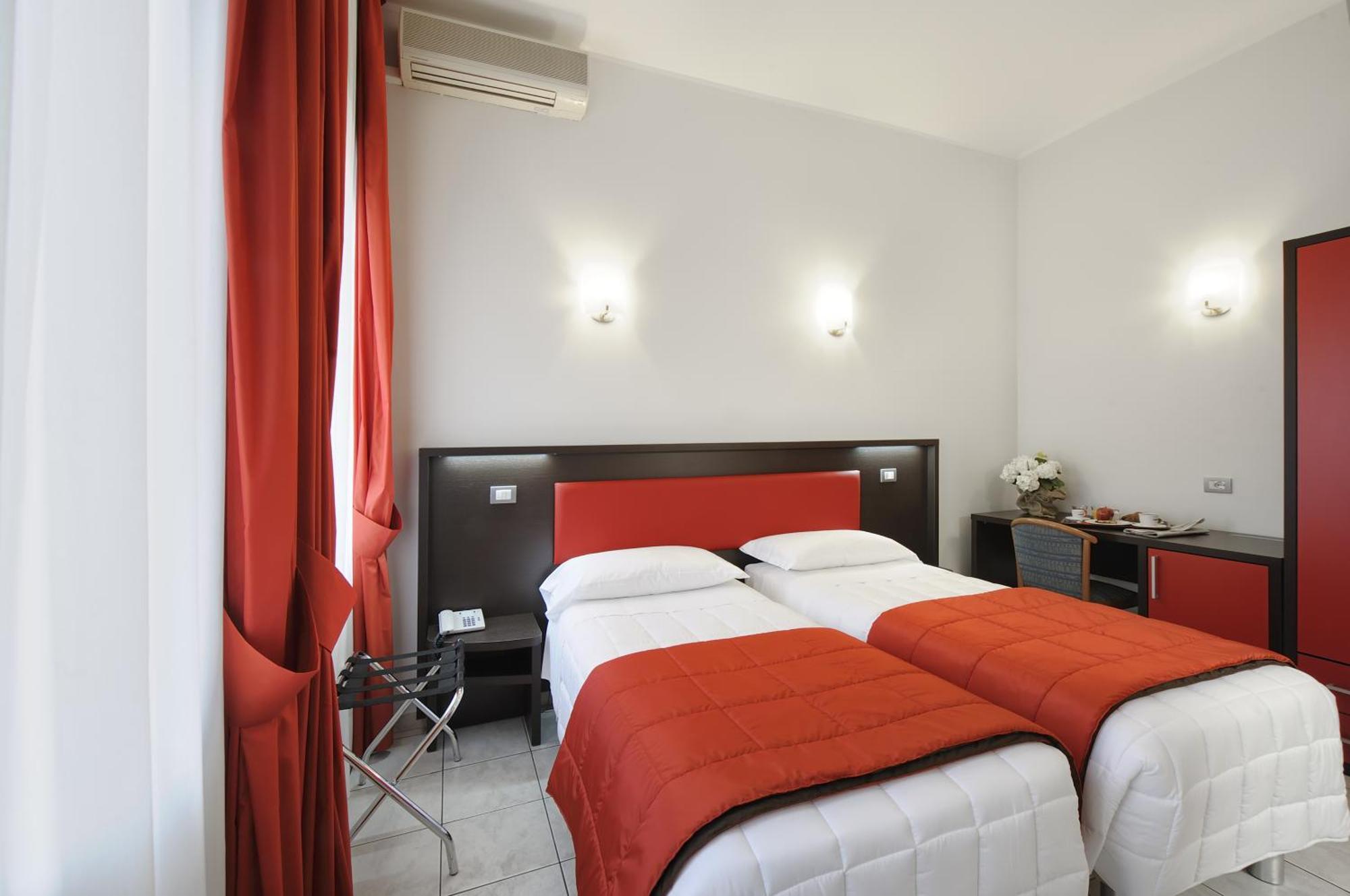 Hotel Al Corso Λενιάνο Δωμάτιο φωτογραφία