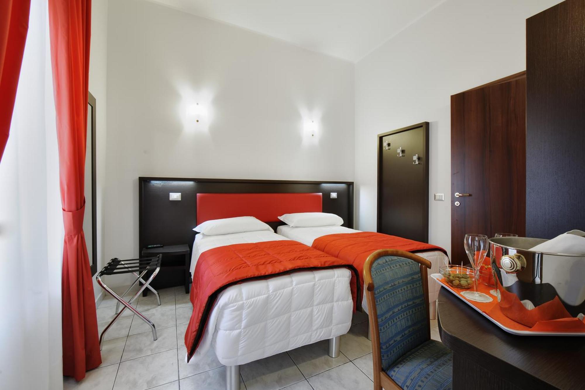 Hotel Al Corso Λενιάνο Δωμάτιο φωτογραφία