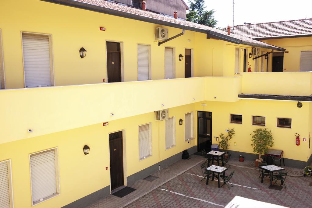 Hotel Al Corso Λενιάνο Εξωτερικό φωτογραφία