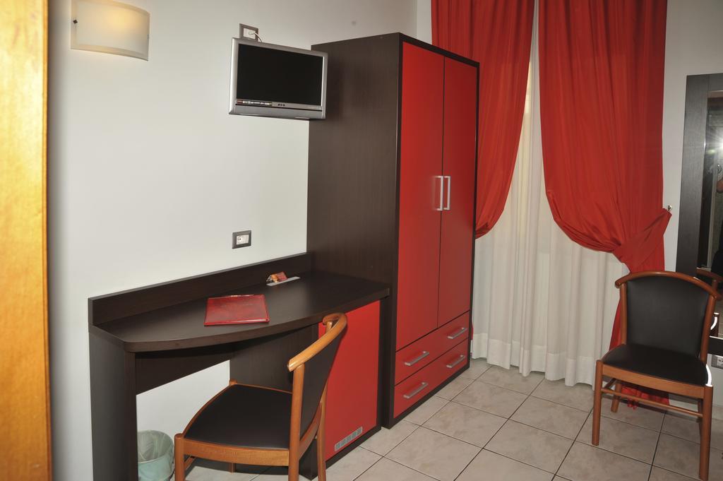 Hotel Al Corso Λενιάνο Εξωτερικό φωτογραφία